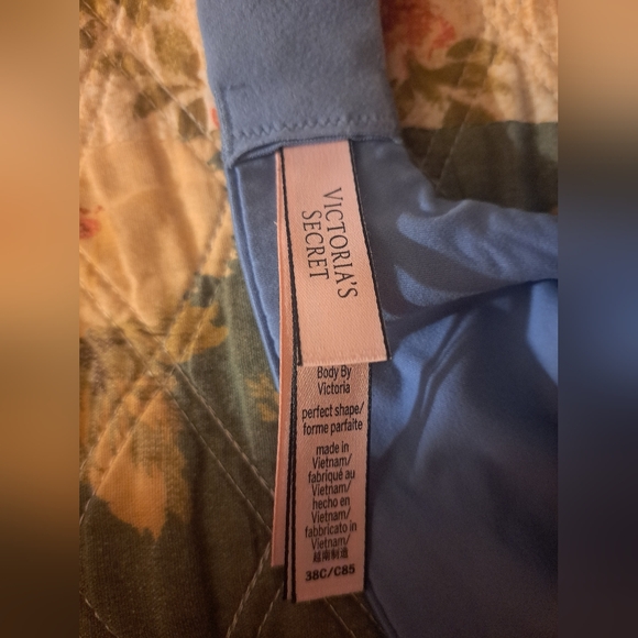 Victoria's Secret Bra in light blue. Size 38C. Barely worn, great condition! - Picture 2 of 2